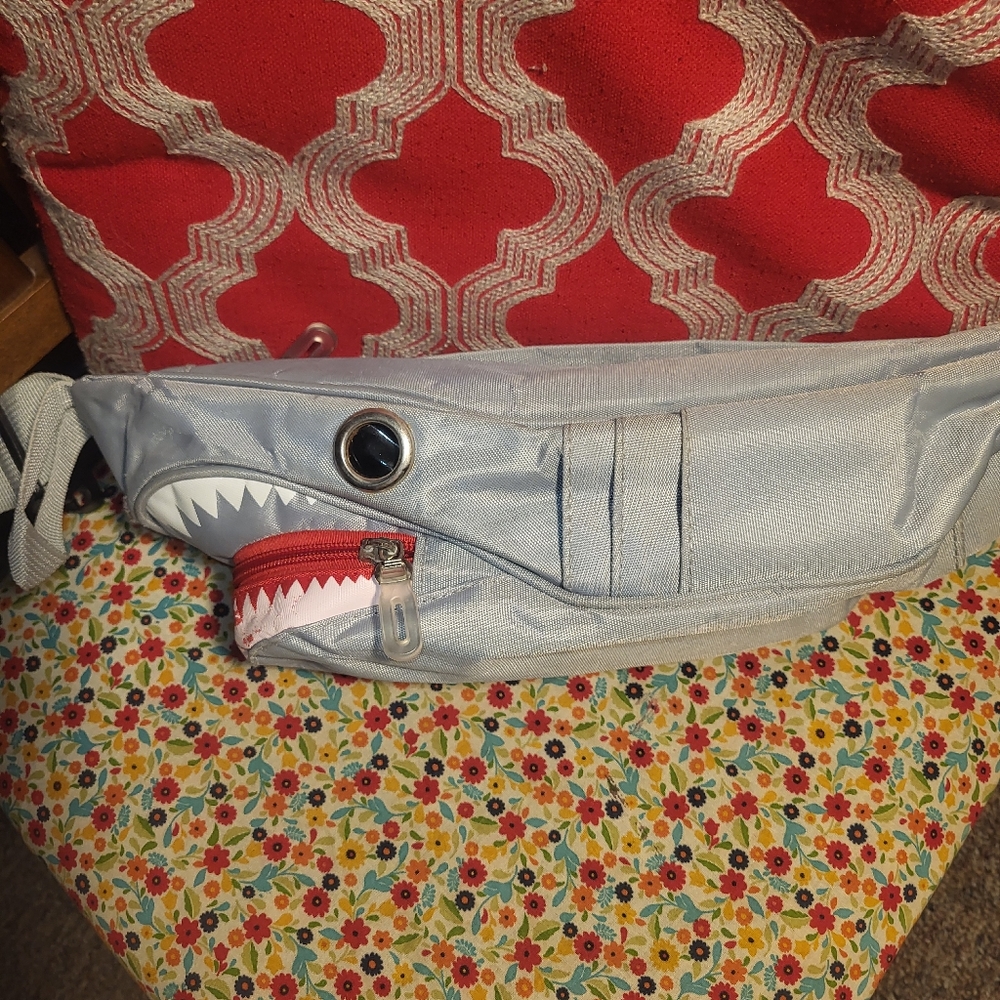 Shark fanny pack 🦈